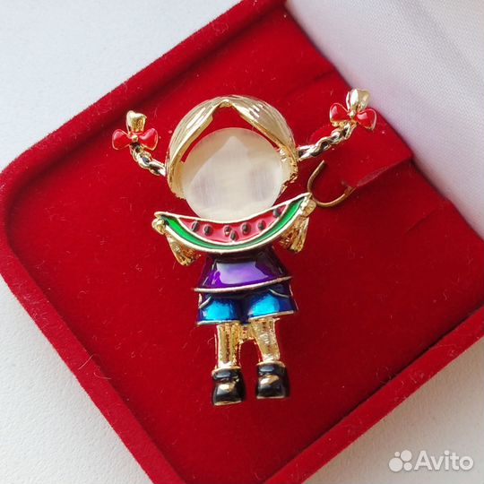 Брошь Девочка с арбузом брошка бижутерия