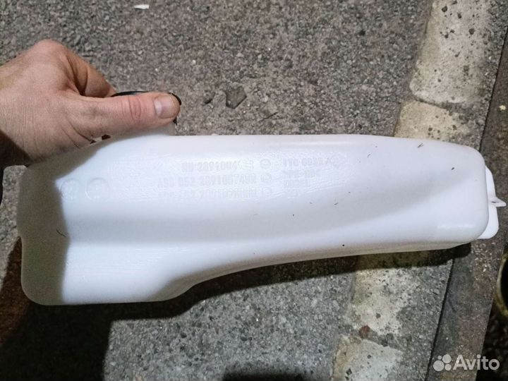 Бачок омывателя LADA, renault. 289100401R