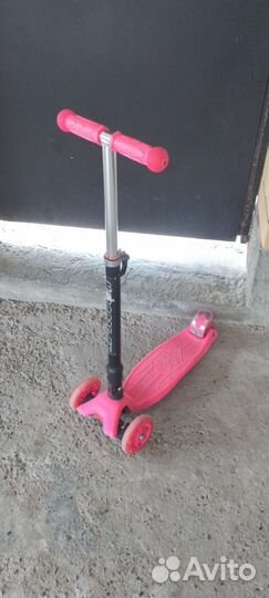 Самокат для девочки светящийся