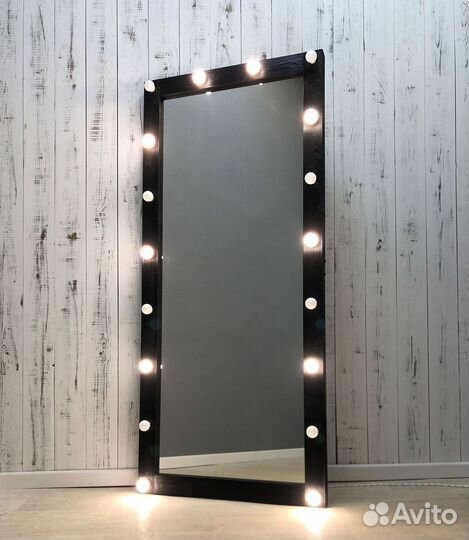 Гримерное зеркало с подсветкой