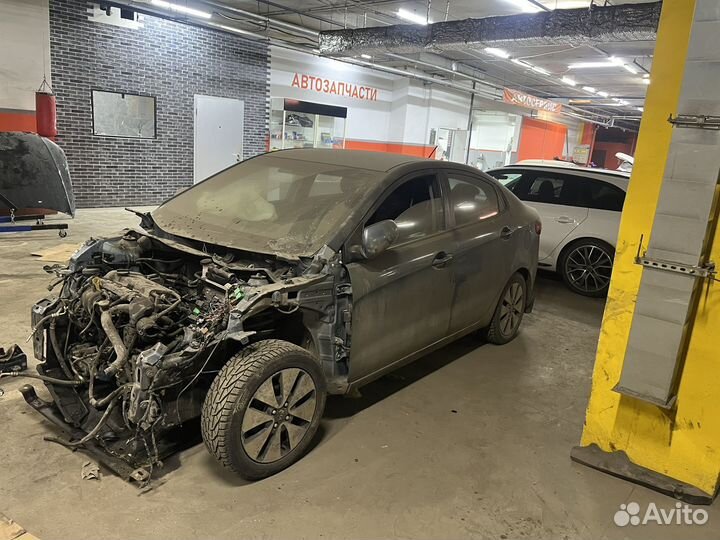 Kia Rio 1.6 AT, 2013, битый, 98 000 км