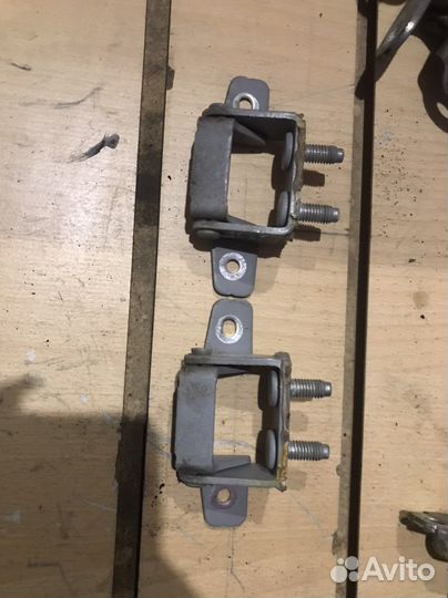 Петли крышки багажника Кия Сид хэтч