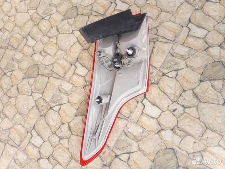 Задний правый фонарь ford focus 3 универсал