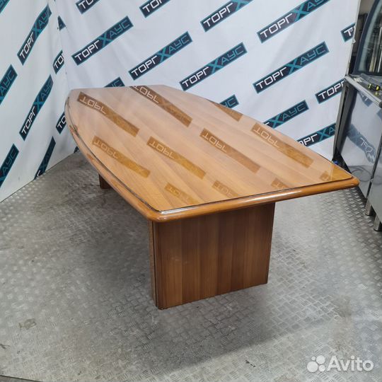 Стол для переговоров cannes