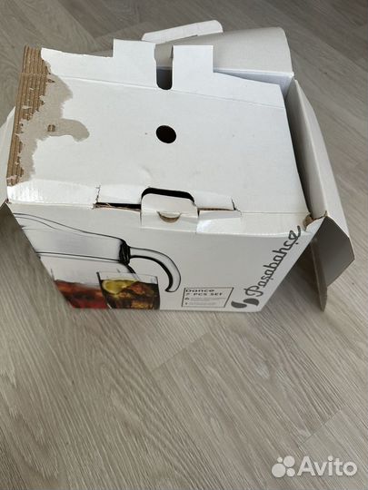 Кувшин и стаканы