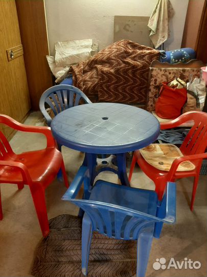 Стол и 4 стула