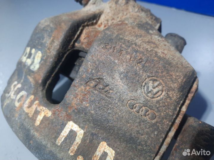 Передний правый тормозной суппорт Skoda Octavia A5