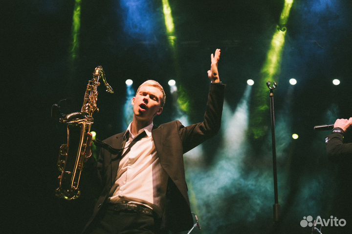 Саксофонист на праздник. Уроки игры на саксофоне