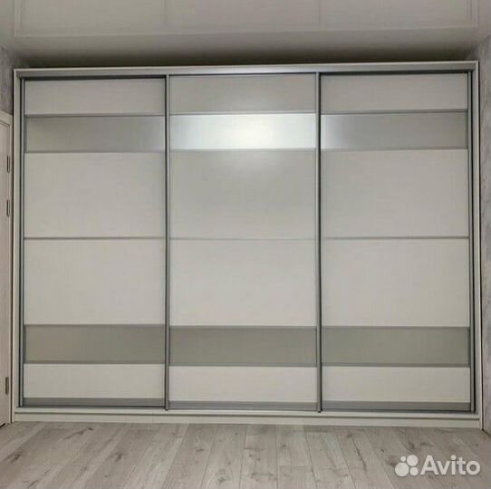 Шкаф купе с зеркалом