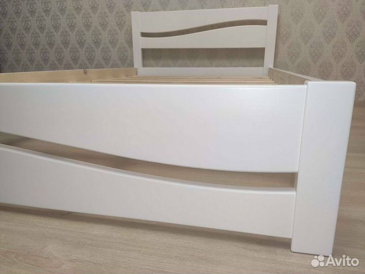 Кровать двухспальная из массива