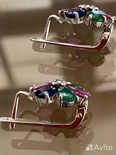 Серьги с драгоценными камнями в серебре