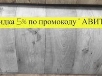 На всем на полу на стульях на столе без скатерти лежал толстый слой пыли