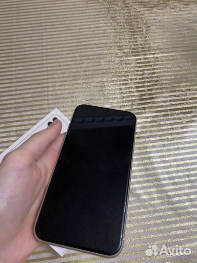 Телефон iPhone 11