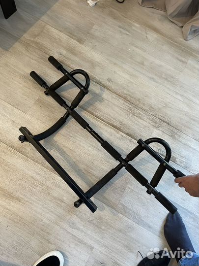 Турник настенный