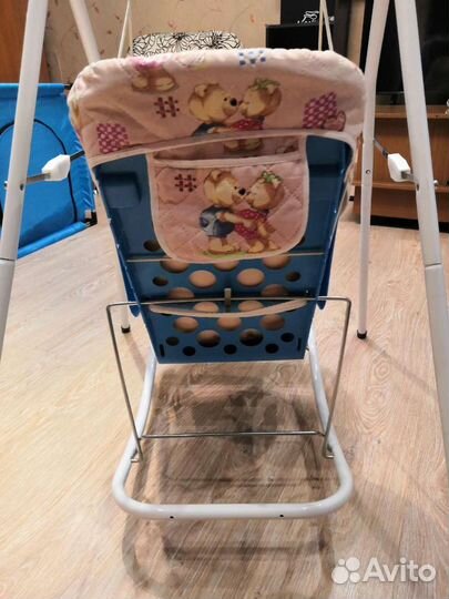 Детская качеля со столиком для кормления