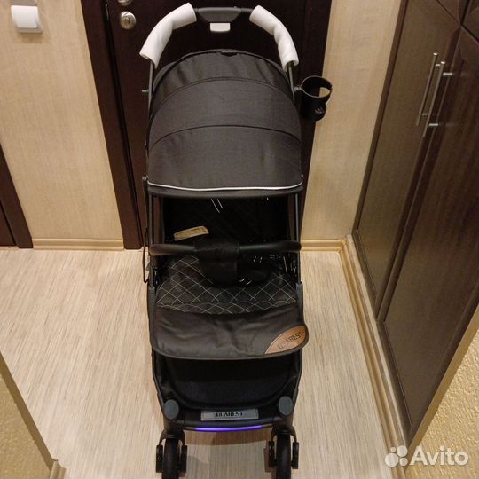 Прогулочная коляска новая
