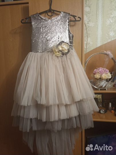 Нарядное платье