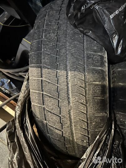 Bridgestone Blizzak VRX 215/65 R16