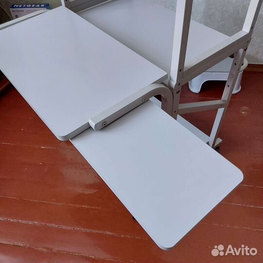 Мобильный компьютерный стол