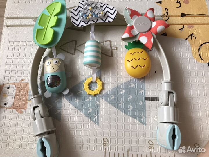 Дуга с игрушками