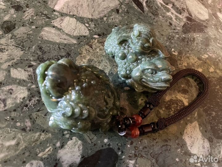 Нефрит трехлапая жаба денежная артефакт талисман