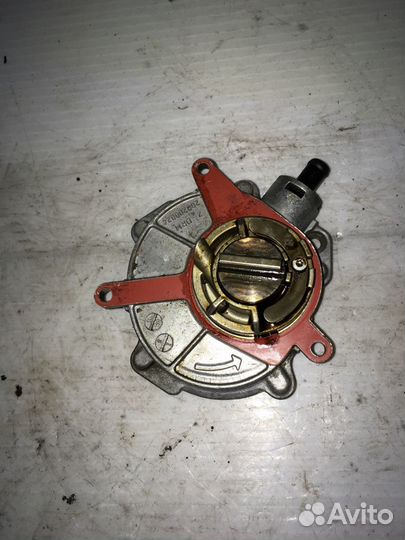 Вакуумный насос 06E145100D Audi 3.2 AUK
