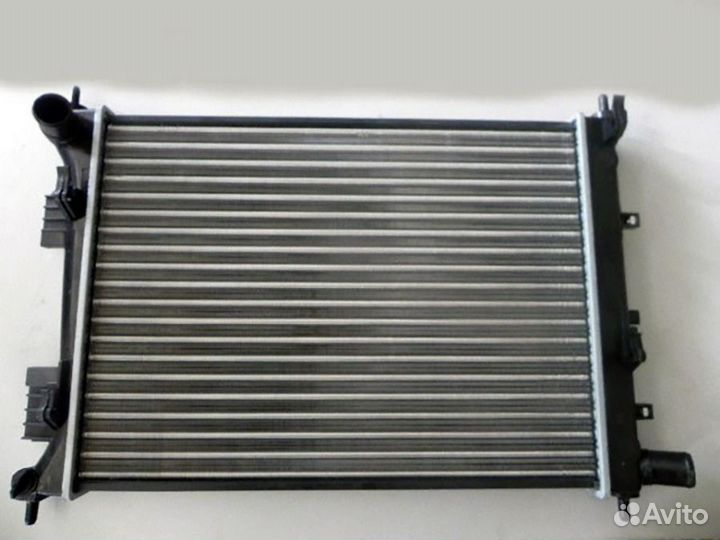 Радиатор охлаждения двигателя Хендай Солярис 2010