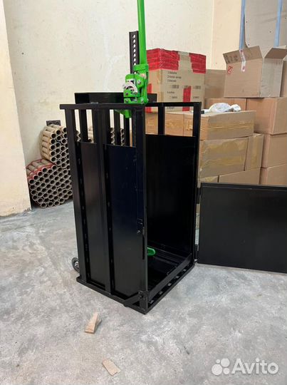 Пресс для отходов стрейча, картона