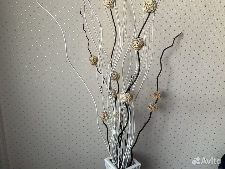 Ваза с сухими ветками