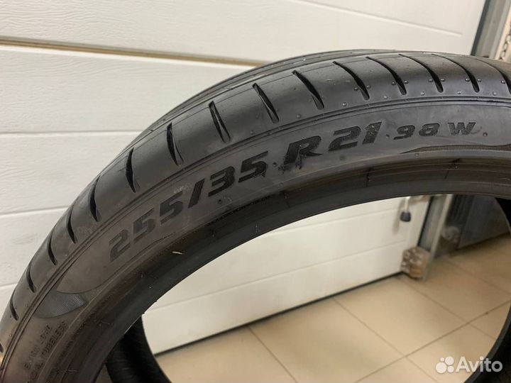 Pirelli P Zero 255/35 R21 98W