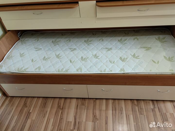 Кровать