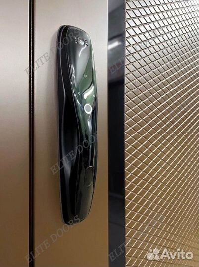 Входная железная дверь с электронным замком