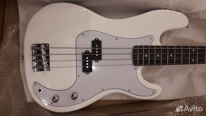 Бас-гитара Irin, белая