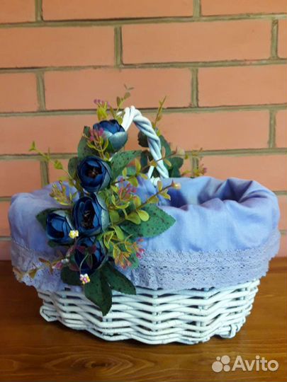 Подарочная пасхальная корзина из ивы