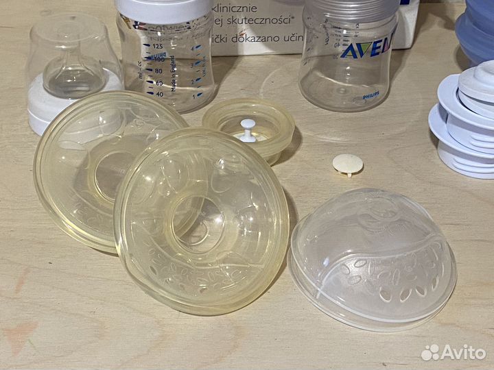 Молокоотсос ручной+накладки на грудь Avent