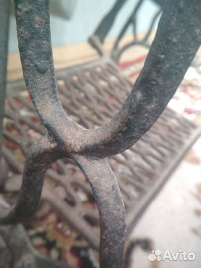 Чугунная станина от швейной машинки