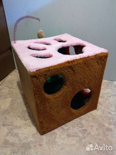 Домик для кошек, 42х42х42 см. В отличном состоянии