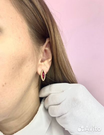 Золотые серьги с английским замком маркиз кабашон