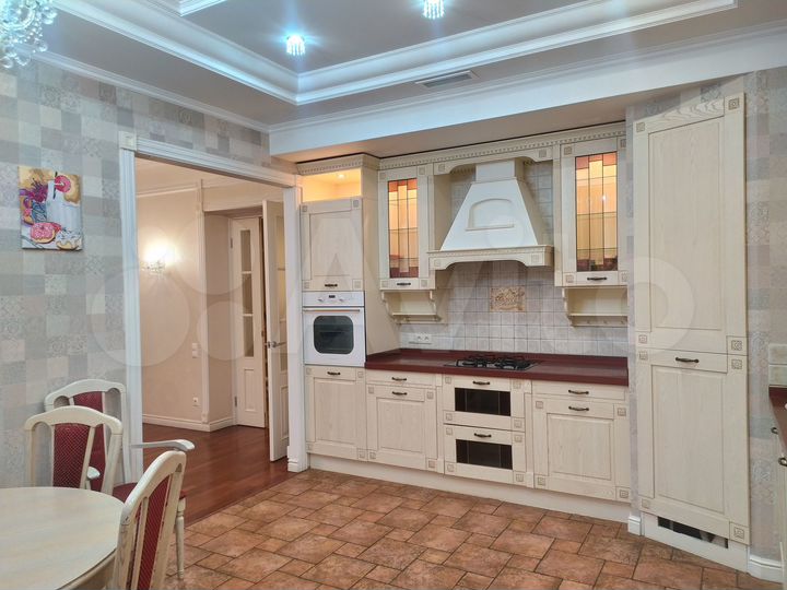 3-к. квартира, 117,7 м², 1/4 эт.