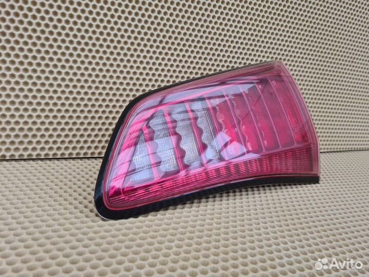 Фонарь в крышку багажника задний правый Infiniti