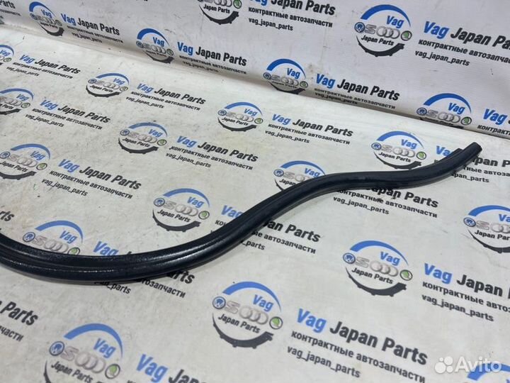 Уплотнительная резинка капота Volkswagen Polo RUS