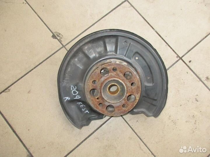 Кулак подвески задний правый w204 C-class 274.9