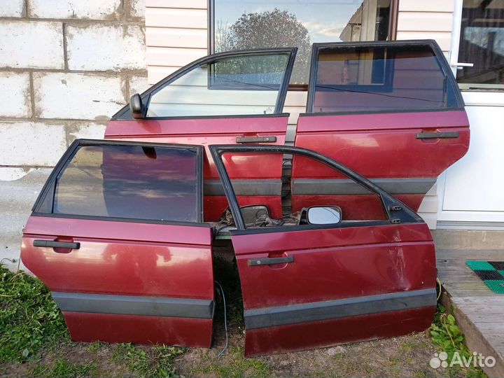 Двери на passat б3 4 шт