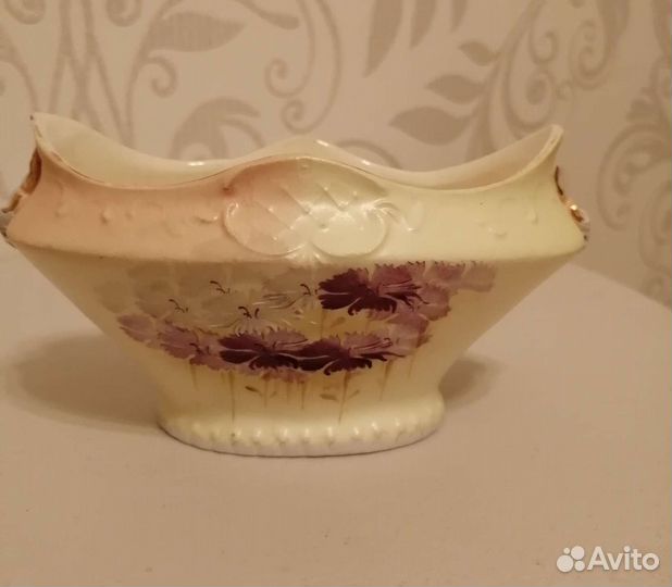 Старая фарфоровая вазочка