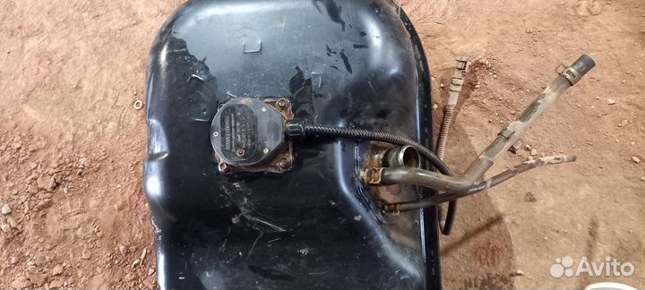 Топливный бак Mitsubishi L200