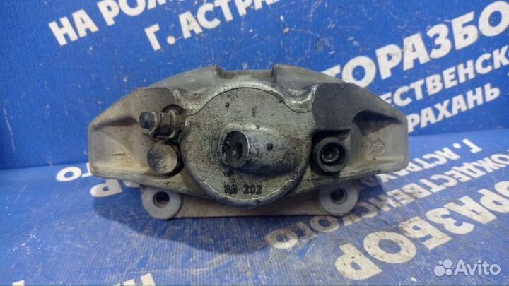 Передний правый суппорт Bmw E65 седан N62B40 2006