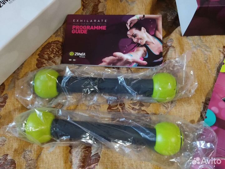 Фитнес программа Zumba Fitness гантели
