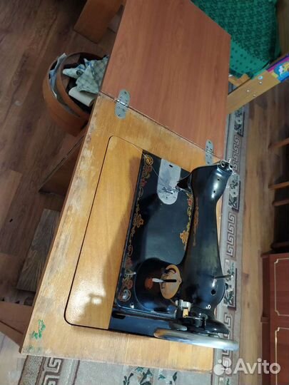 Швейная машинка ножная