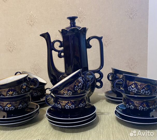 Синяя посуда с позолотой