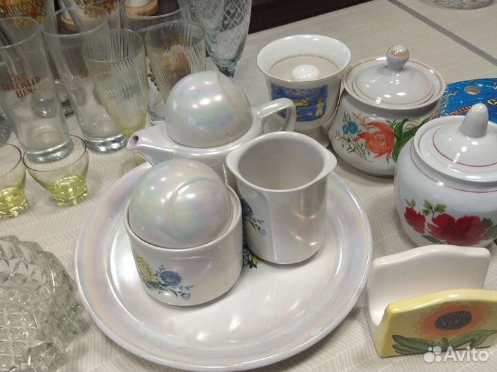 Стаканы, кружки, тарелки, посуда